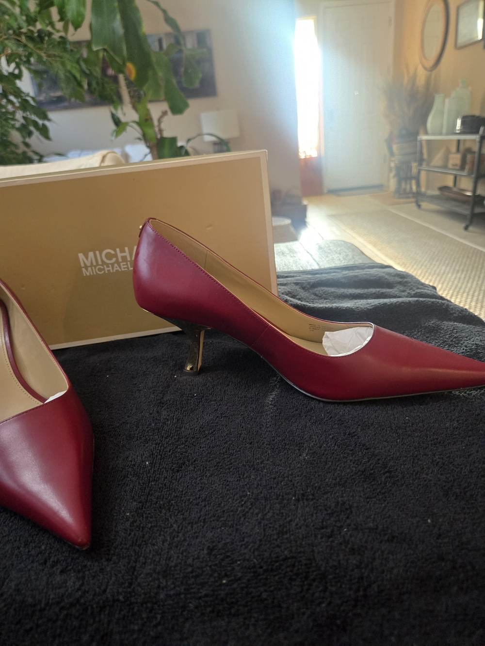 Michael Kors Women's Red Pointed-Toe Leather Gold Metal Heel Pumps Size 11/42 - Picture 3 of 12